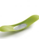 Joseph Joseph Rocker Garlic Crusher Green